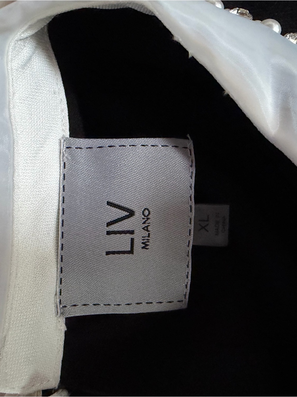 Embellished Collar Black Sweater - LLY - Picture 4 of 5